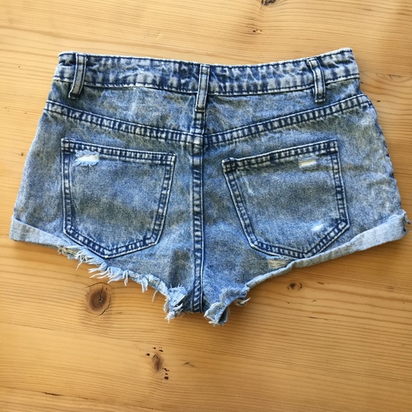 Forever 21 ripped jean shorts size XS - Picture 2 of 6